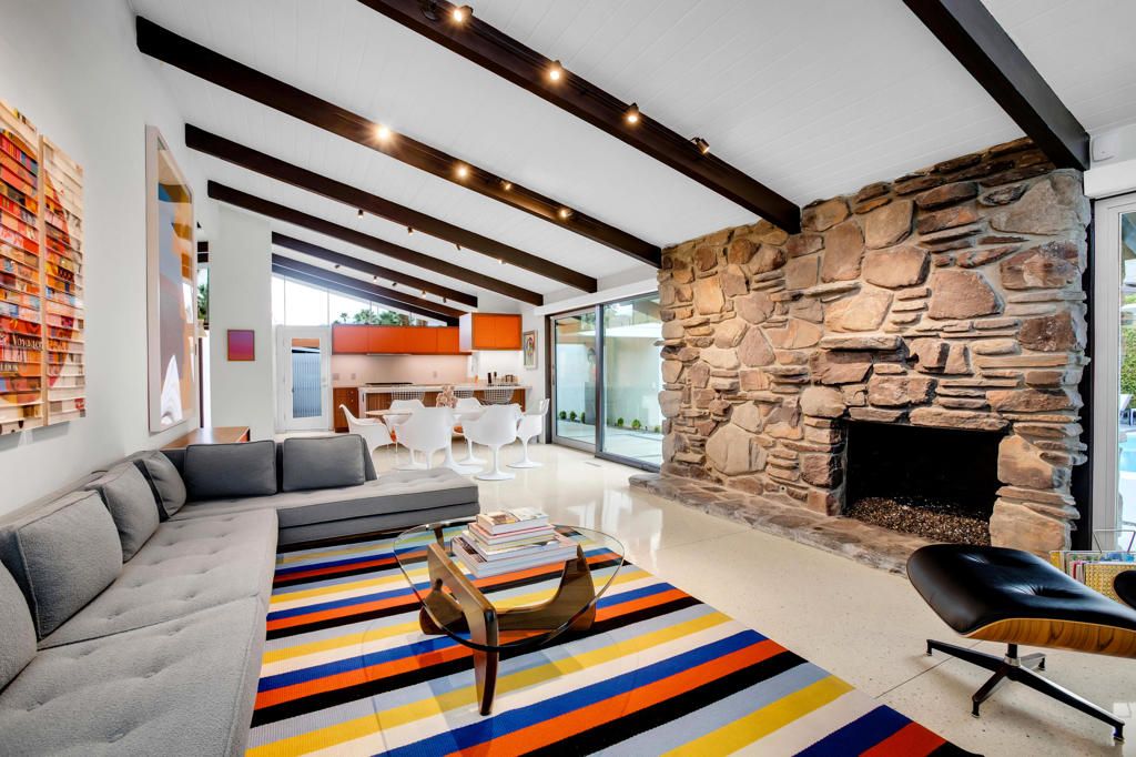 Image 9 of property listing at 992 E La Jolla Road, Palm Springs, CA 92264