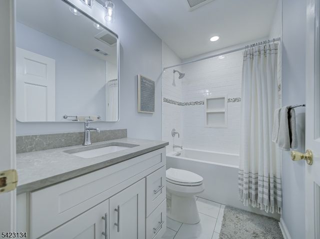 18 Danberry Drive, East Amwell Twp., NJ 08551