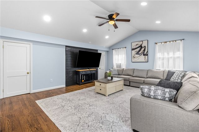 7 Jill Court, East Providence, RI 02915