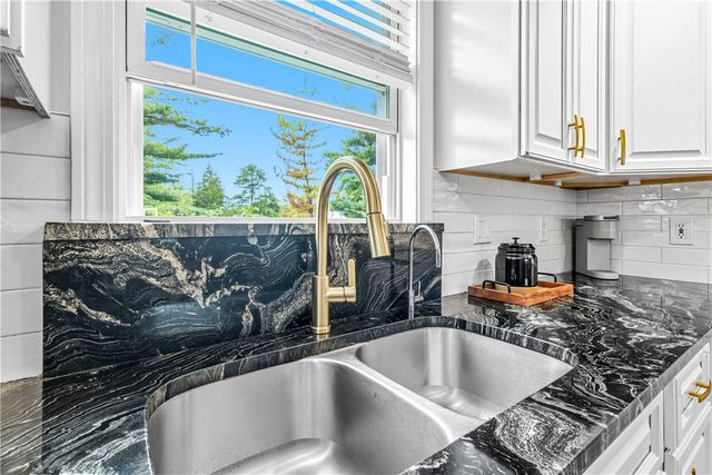 7 Jill Court, East Providence, RI 02915