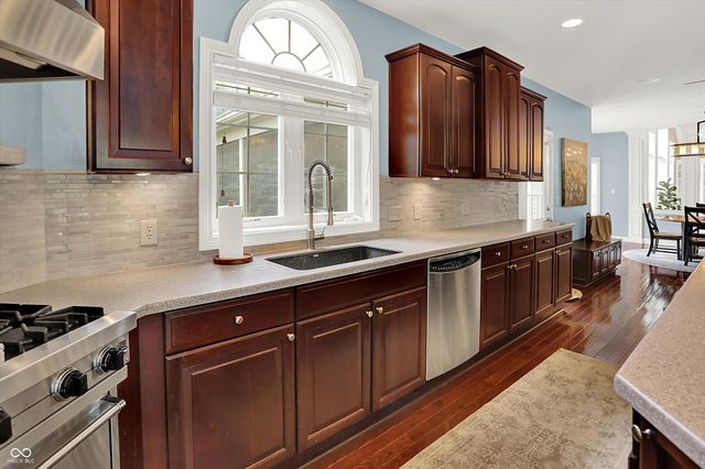 10587 Proposal Pointe Way, Fishers, IN 46040