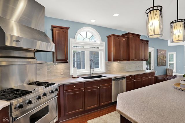 10587 Proposal Pointe Way, Fishers, IN 46040