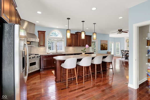 10587 Proposal Pointe Way, Fishers, IN 46040
