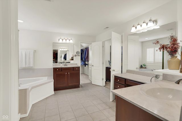 10587 Proposal Pointe Way, Fishers, IN 46040