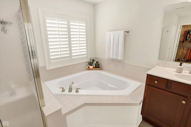 10587 Proposal Pointe Way, Fishers, IN 46040