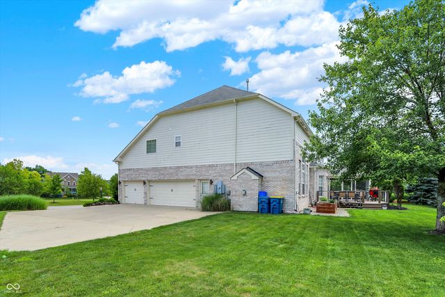 10587 Proposal Pointe Way, Fishers, IN 46040