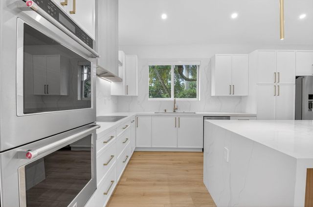 5537 NW 21st Way, Boca Raton, FL 33496