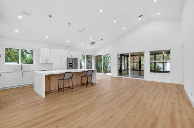 5537 NW 21st Way, Boca Raton, FL 33496