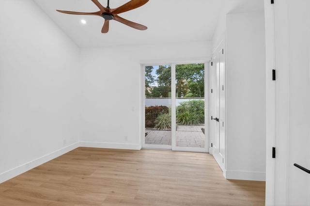 5537 NW 21st Way, Boca Raton, FL 33496