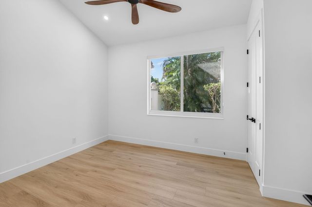 5537 NW 21st Way, Boca Raton, FL 33496