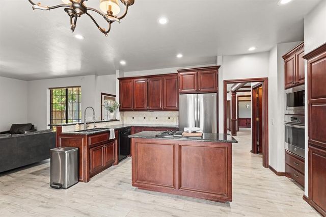 3601 Winners Circle, Edmond, OK 73034