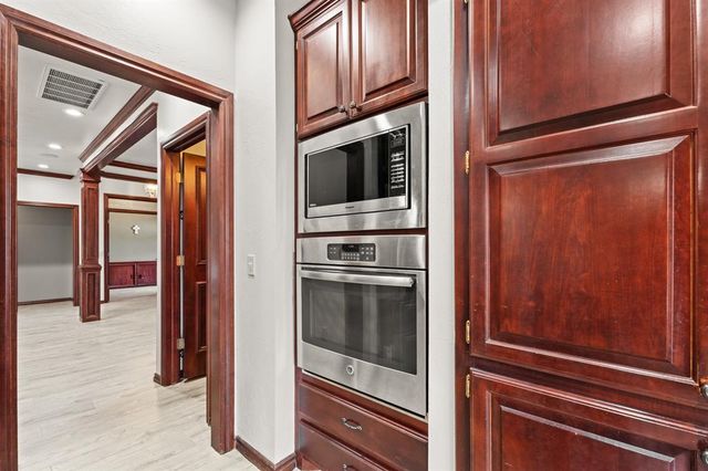 3601 Winners Circle, Edmond, OK 73034