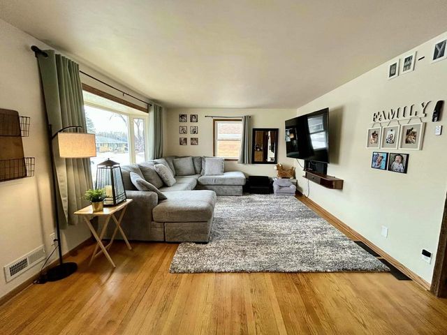 918 GROGNET STREET, Green Bay, WI 54302