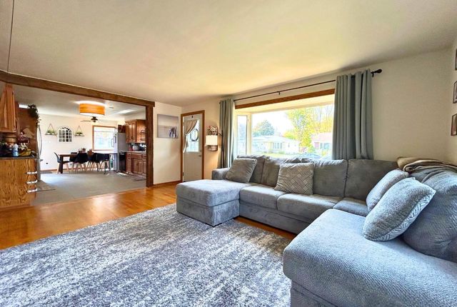 918 GROGNET STREET, Green Bay, WI 54302