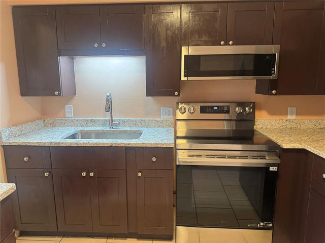 530 BRIARWOOD ROAD, Venice, FL 34293