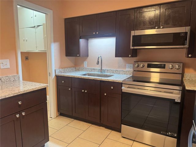 530 BRIARWOOD ROAD, Venice, FL 34293
