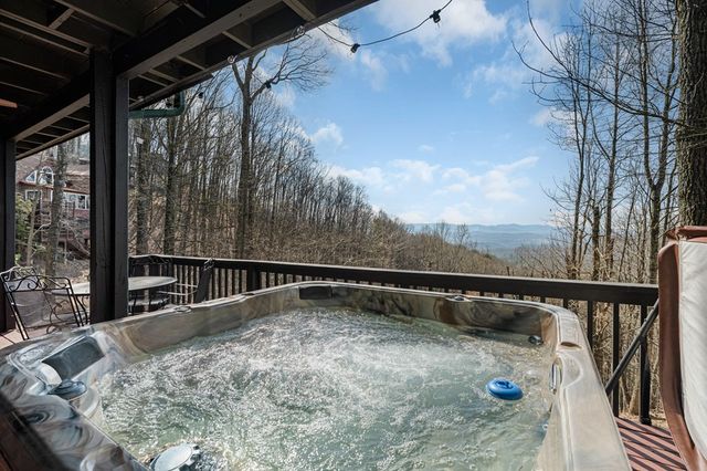 170 Walnut Ridge, Ellijay, GA 30536