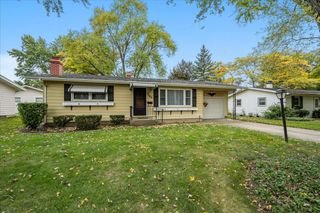 280 Virginia Drive, South Elgin, IL 60177