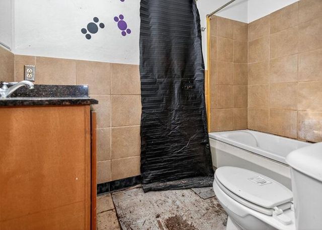 7009 W Lancaster AVENUE, Milwaukee, WI 53218