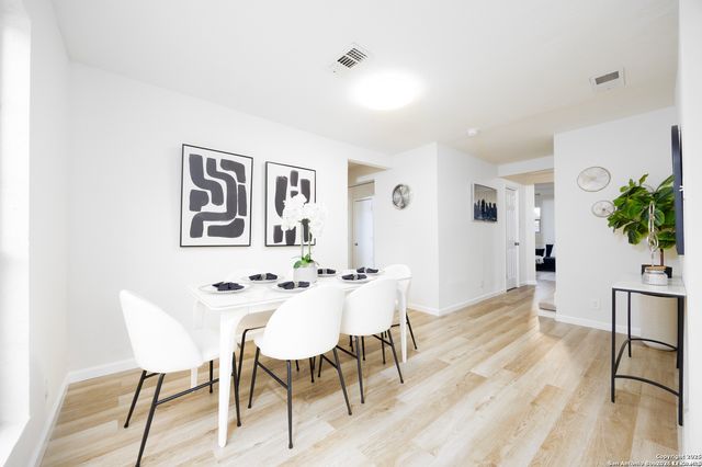 438 Cresthill, San Antonio, TX 78220