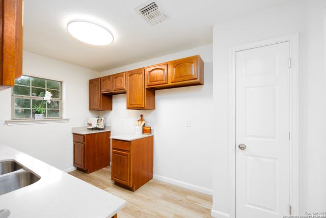 438 Cresthill, San Antonio, TX 78220