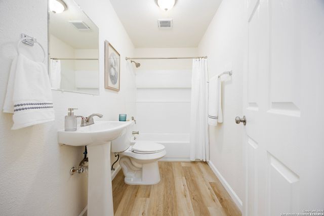 438 Cresthill, San Antonio, TX 78220