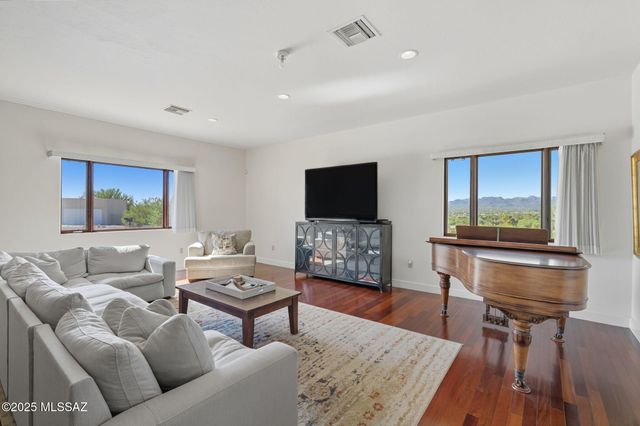 2630 W Calle Del Santo, Tucson, AZ 85741