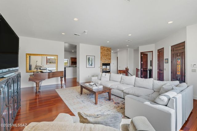 2630 W Calle Del Santo, Tucson, AZ 85741