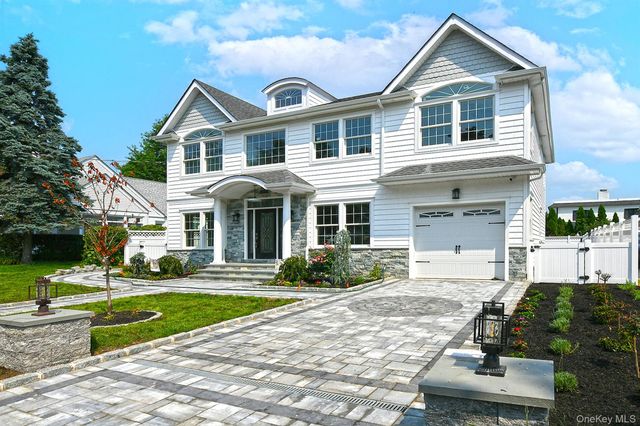 127 Vanderbilt Avenue, Manhasset, NY 11030