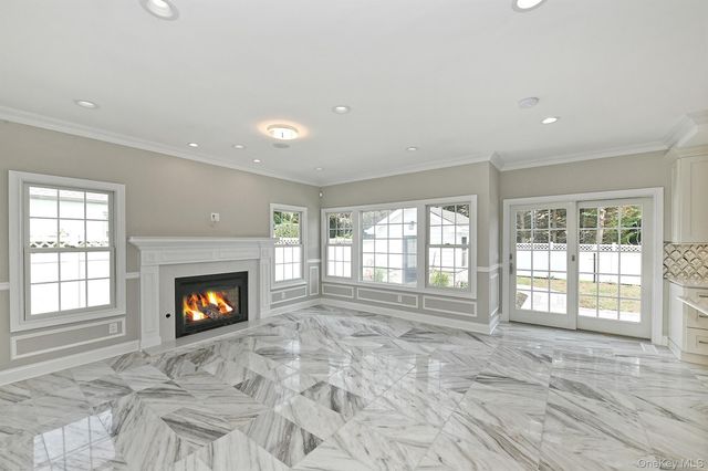 127 Vanderbilt Avenue, Manhasset, NY 11030