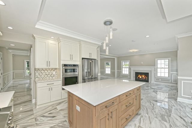 127 Vanderbilt Avenue, Manhasset, NY 11030