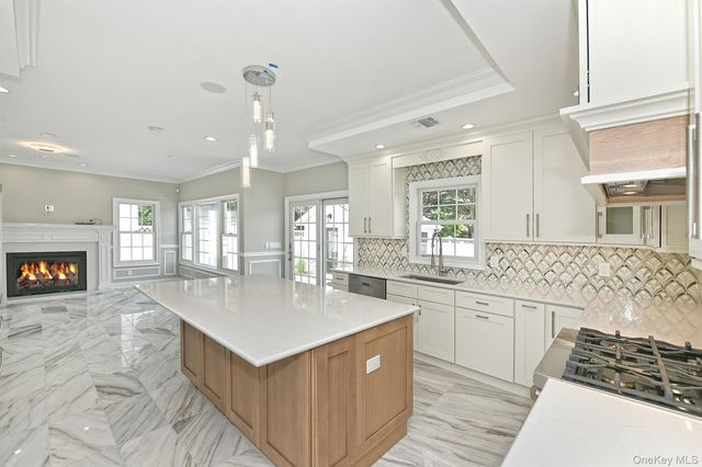 127 Vanderbilt Avenue, Manhasset, NY 11030