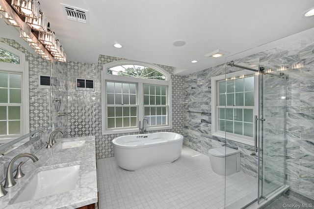 127 Vanderbilt Avenue, Manhasset, NY 11030