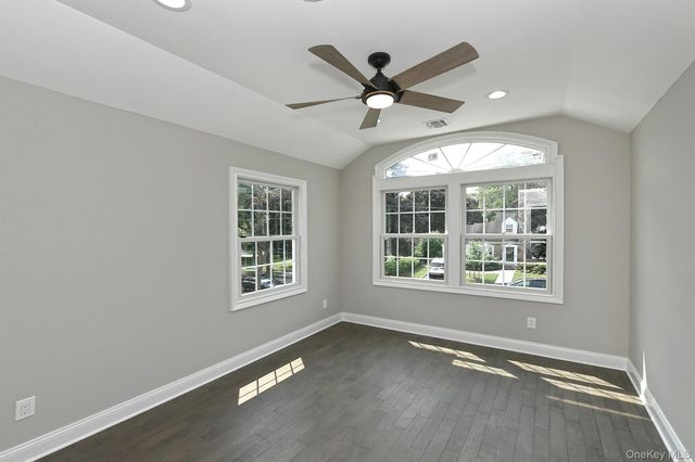 127 Vanderbilt Avenue, Manhasset, NY 11030