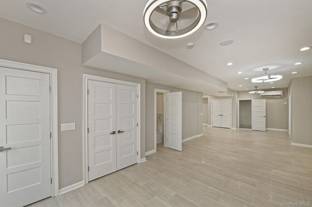 127 Vanderbilt Avenue, Manhasset, NY 11030