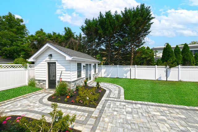 127 Vanderbilt Avenue, Manhasset, NY 11030