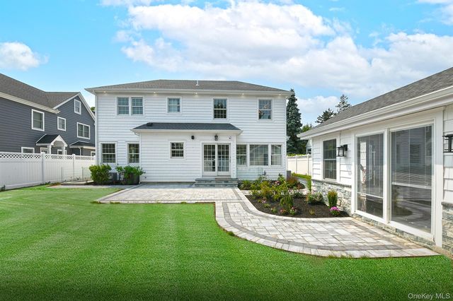 127 Vanderbilt Avenue, Manhasset, NY 11030
