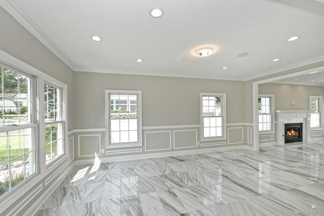 127 Vanderbilt Avenue, Manhasset, NY 11030