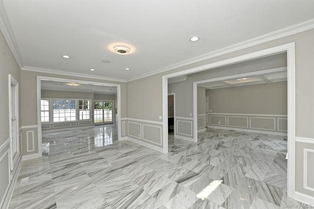 127 Vanderbilt Avenue, Manhasset, NY 11030