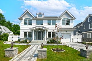 127 Vanderbilt Avenue, Manhasset, NY 11030