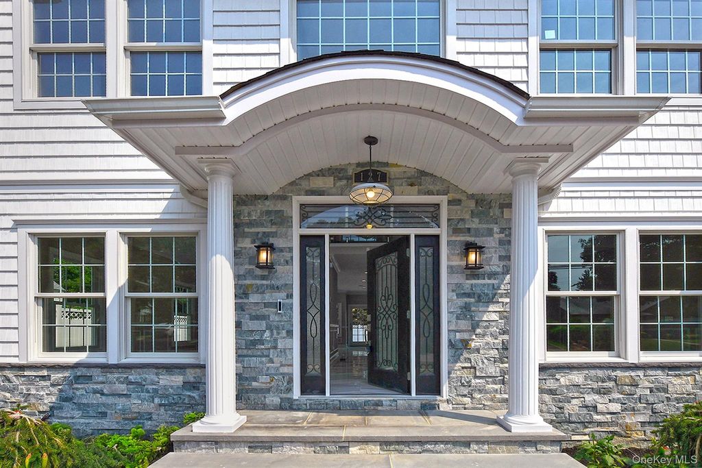 127 Vanderbilt Avenue, Manhasset, NY 11030 — photo 3