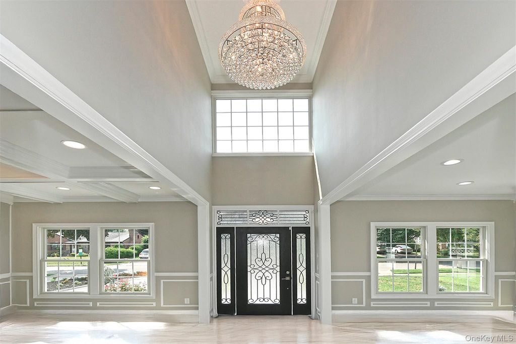 127 Vanderbilt Avenue, Manhasset, NY 11030 — photo 4