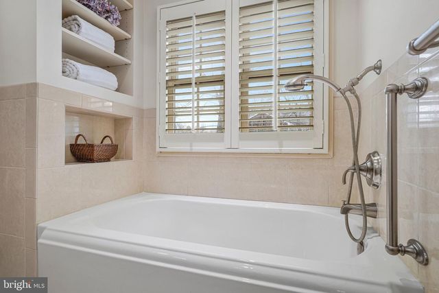 9501 BLYTHE DALE CT, Vienna, VA 22182