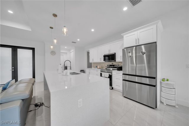 2451 10th AVE SE, Naples, FL 34117