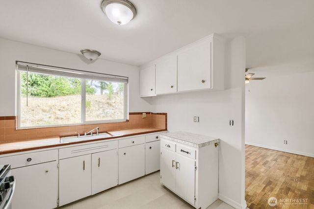 7525 200th St SW, Lynnwood, WA 98036