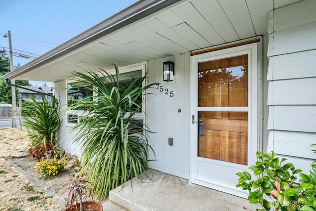 7525 200th St SW, Lynnwood, WA 98036