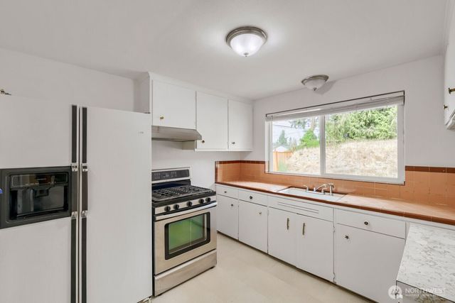 7525 200th St SW, Lynnwood, WA 98036