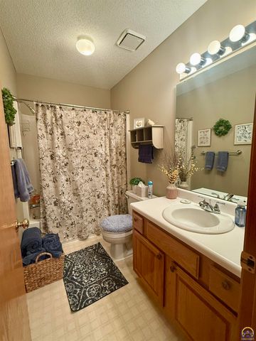 3101 SW Wanamaker Dr Apt 13, Topeka, KS 66614