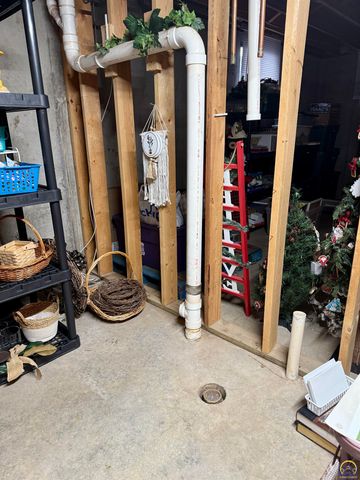 3101 SW Wanamaker Dr Apt 13, Topeka, KS 66614