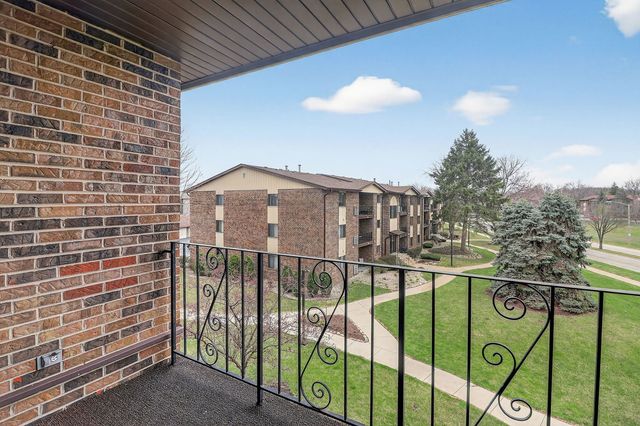 13911 Laramie Avenue 122, Crestwood, IL 60418